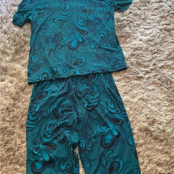 TOP AND CAPRIS ELASTIC WAIST LIKE NEW SIZE SMALL - Picture 2 of 5